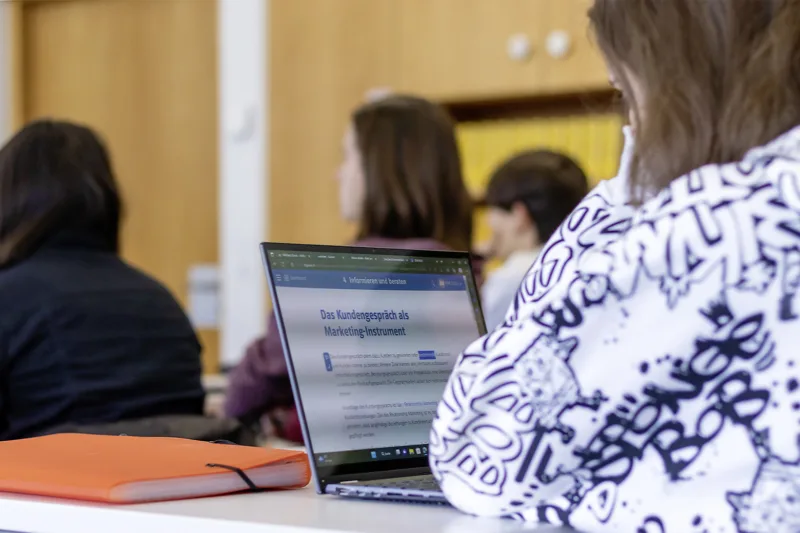 08 punktgenau in2 rundgang 2 2023 klett und balmer