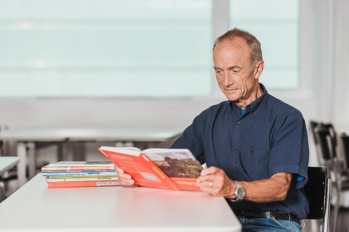 Zeitreise Lehrmittelautor Hans Utz mit Weltgeschichte